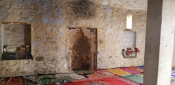 Huzoor-e-'Aali (tus) offering Namaaz in Maslid e Shajarah